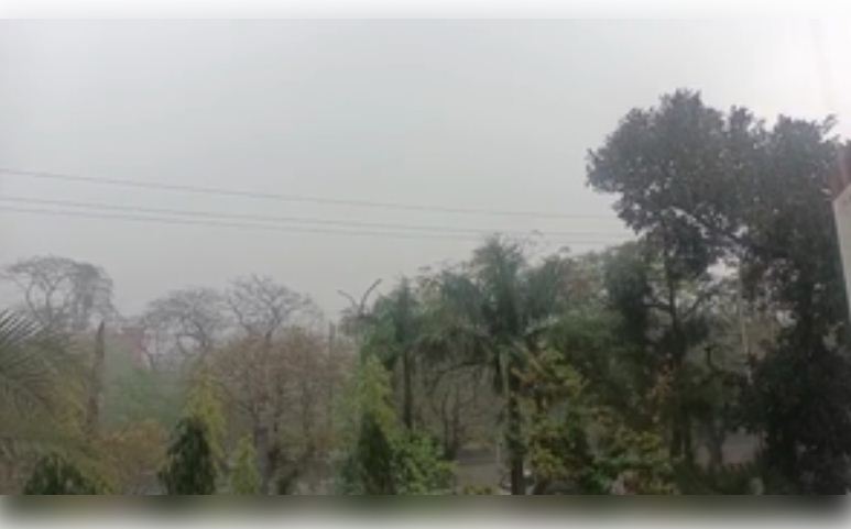 हल्की धुंध और प्रदूषण की डबल मार झेल रहा एनसीआर, दिल्ली के कई इलाकों में एक्यूआई 400 पार 