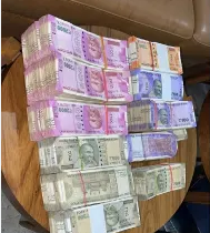 आय से अधिक संपत्ति मामले में सरकारी अधिकारी की संपत्तियों पर छापेमारी