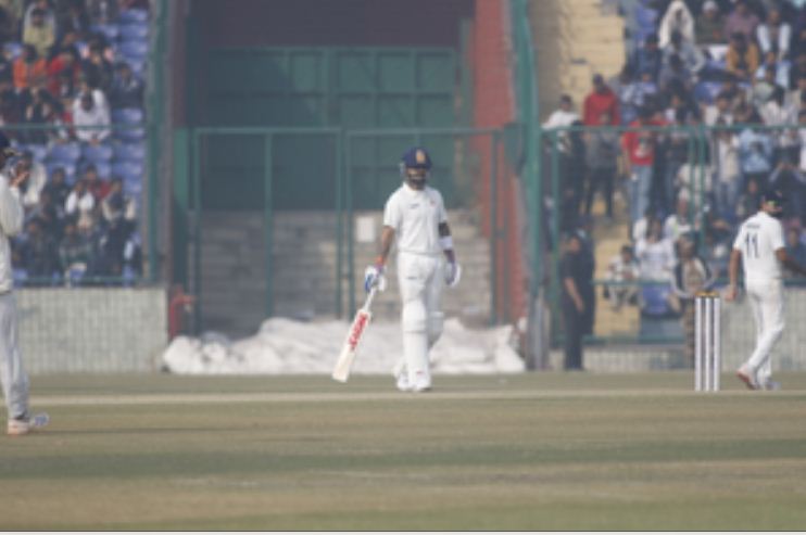 दिल्ली के प्रशंसकों की उम्मीदें टूटीं, कोहली छह रन पर बोल्ड 