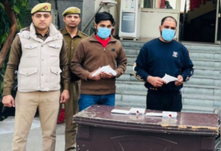 नोएडा : रास्ता मांगने पर दबंगों ने दो युवकों को मारी गोली, पुलिस ने किया गिरफ्तार 