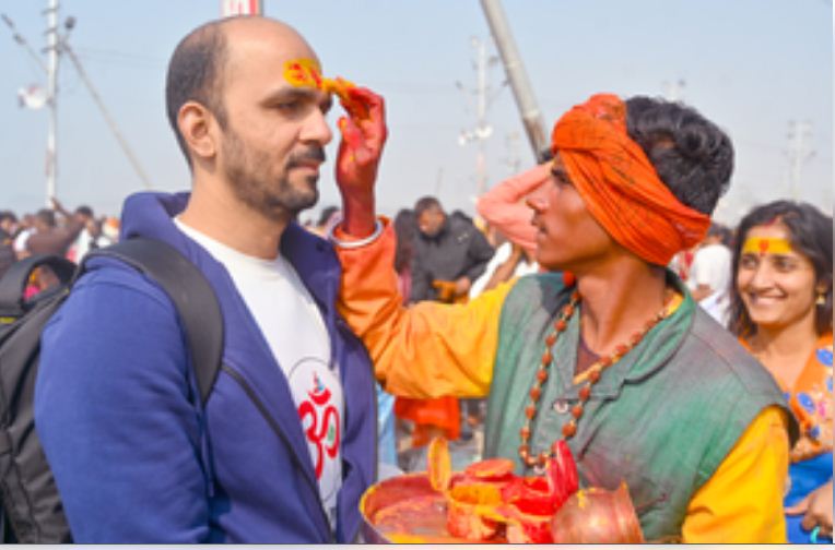 महाकुंभ : श्रद्धालुओं के जनसमुद्र की मदद को उमड़ा प्रयागराज 