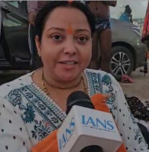 महाकुंभ में आए श्रद्धालुओं ने कहा, 'डरने की जरूरत नहीं, व्यवस्थाएं अच्छी हैं'