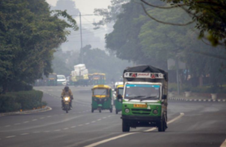 ‘बहुत खराब’ श्रेणी में पहुंची दिल्ली की वायु गुणवत्ता, येलो अलर्ट जारी 