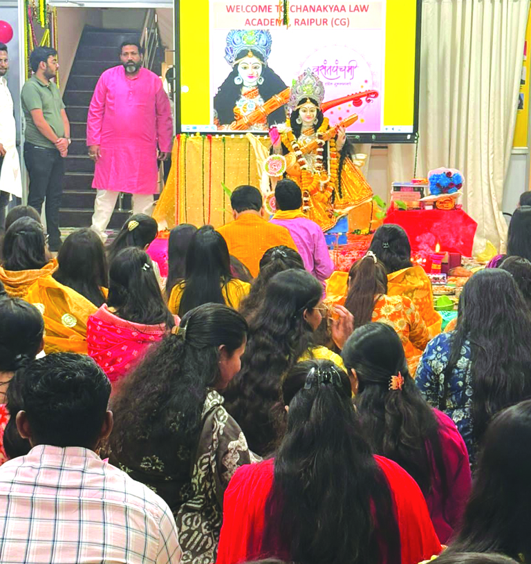 चाणक्या लॉ अकैडमी ने की सरस्वती पूजा चाणक्या लॉ अकैडमी ने की सरस्वती पूजा