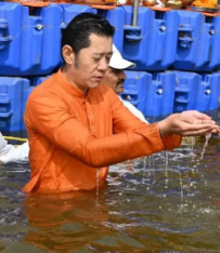 महाकुंभ: भूटान नरेश ने संगम में डुबकी लगाई