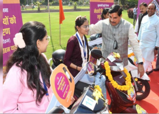 मध्य प्रदेश के 21 हजार बच्चों को दिए जाएंगे लैपटाॅप : मोहन यादव 