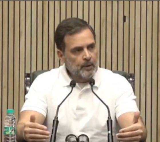 राहुल गांधी का चुनाव आयोग से सवाल, 'महाराष्ट्र में 5 महीने में 39 लाख नए वोटर कैसे जोड़े गए?'