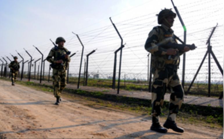 जम्मू-कश्मीर : सीमा पर भारतीय सेना ने मार गिराए 7 पाकिस्तानी घुसपैठिए, अल-बदर का कुख्यात आतंकी भी इसमें शामिल