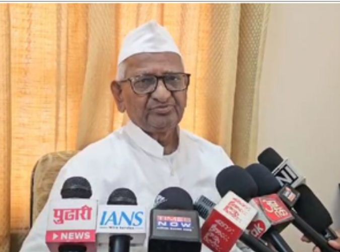 दिल्ली विधानसभा चुनाव 2025 के रुझानों पर बोले अन्ना हजारे, 'शराब' की वजह से केजरीवाल हुए बदनाम '