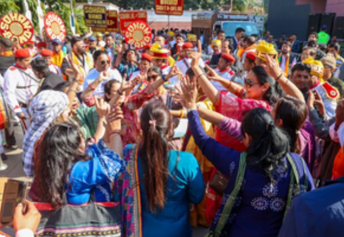 दिल्ली चुनाव : पूर्वांचली दबदबे वाली सीटों पर 'झाड़ू' साफ, 'कमल' खिला 