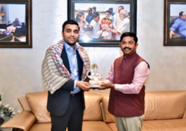 यूपी में पावर एवं सीमेंट प्लांट में निवेश की योजना पर कार्य कर रहा अदाणी समूह