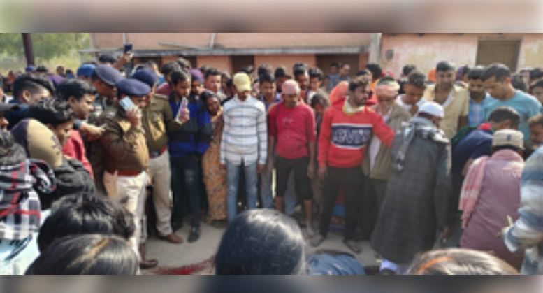 झारखंड के मधुपुर में स्कूल के हेडमास्टर की बम मारकर हत्या