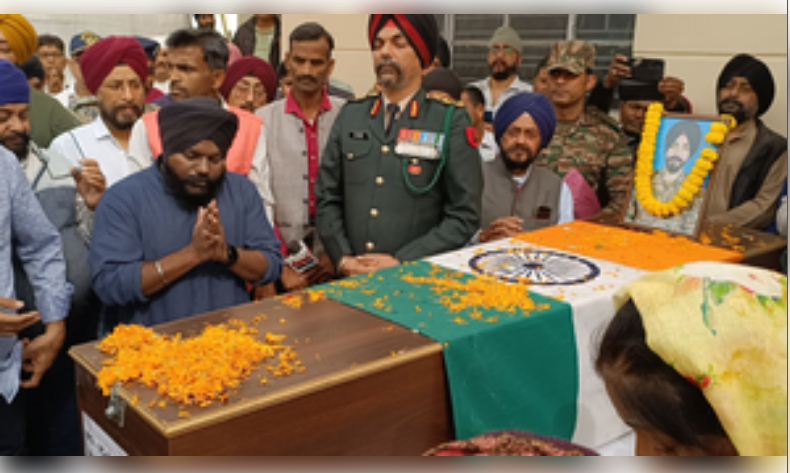 हजारीबाग : शहीद कैप्टन की अंतिम यात्रा में उमड़ा शहर, सैन्य सम्मान के साथ दी गई विदाई 