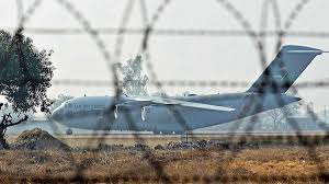 अमेरिका से निर्वासित लोगों के दूसरे जत्थे को लेकर अमृतसर पहुंचा विमान