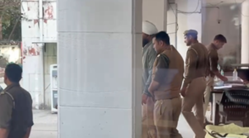 वेनिस मॉल के मालिक मोंटू भसीन गिरफ्तार, तोड़फोड़ और मारपीट के आरोप 