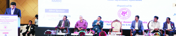 माइनिंग द मिनरल्स वे फॉरवर्ड टुवर्ड्स आत्मनिर्भर विकसित भारत पर राष्ट्रीय सम्मेलन का समापन माइनिंग द मिनरल्स वे फॉरवर्ड टुवर्ड्स आत्मनिर्भर विकसित भारत पर राष्ट्रीय सम्मेलन का समापन