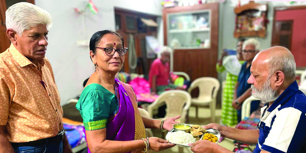 नारायणी साहित्यिक संस्थान का स्थापना दिवस वृद्धजनों के संग नारायणी साहित्यिक संस्थान का स्थापना दिवस वृद्धजनों के संग