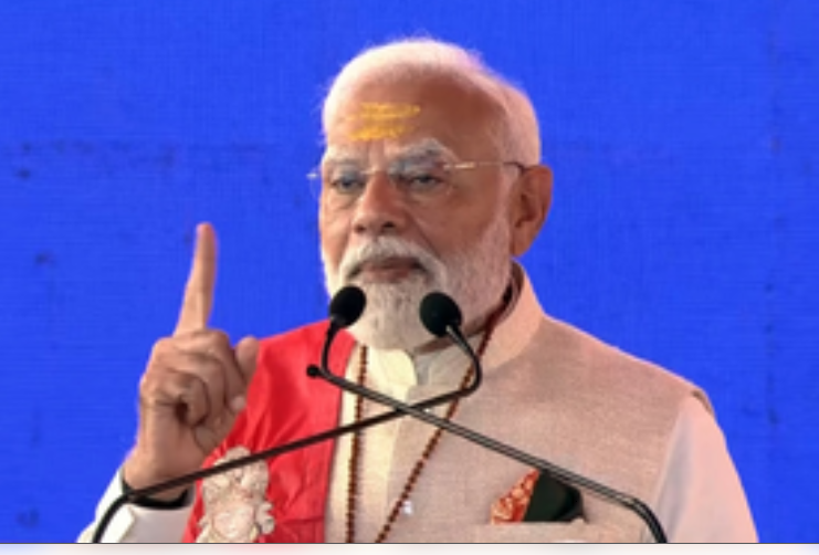 विदेशी ताकतों के साथ मिलकर देश और धर्म को कमजोर करने में लगा है नेताओं का एक वर्ग : पीएम मोदी विदेशी ताकतों के साथ मिलकर देश और धर्म को कमजोर करने में लगा है नेताओं का एक वर्ग : पीएम मोदी