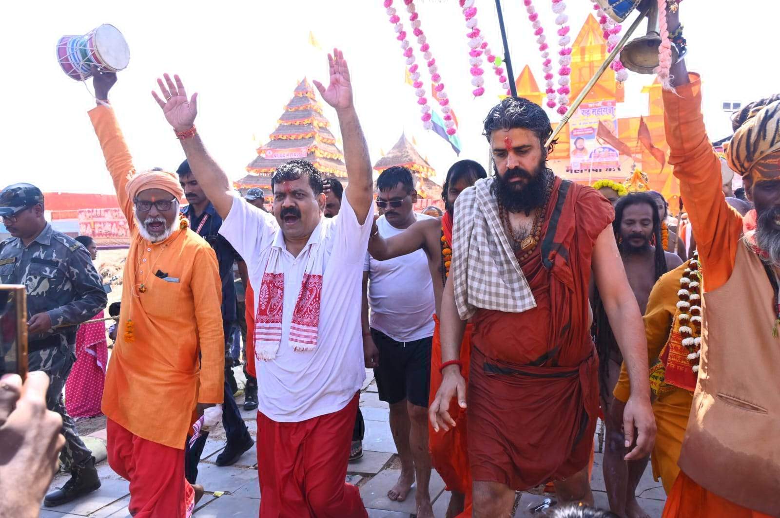 डिप्टी सीएम शर्मा ने त्रिवेणी संगम में किया शाही स्नान डिप्टी सीएम शर्मा ने त्रिवेणी संगम में किया शाही स्नान