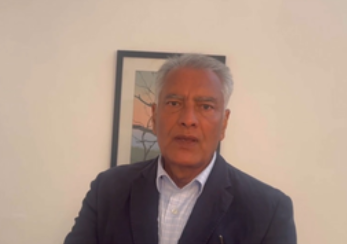 दिल्ली से भगाई हुई 'आपदा' आज पंजाब के ऊपर मंडरा रही है : सुनील जाखड़ दिल्ली से भगाई हुई 'आपदा' आज पंजाब के ऊपर मंडरा रही है : सुनील जाखड़