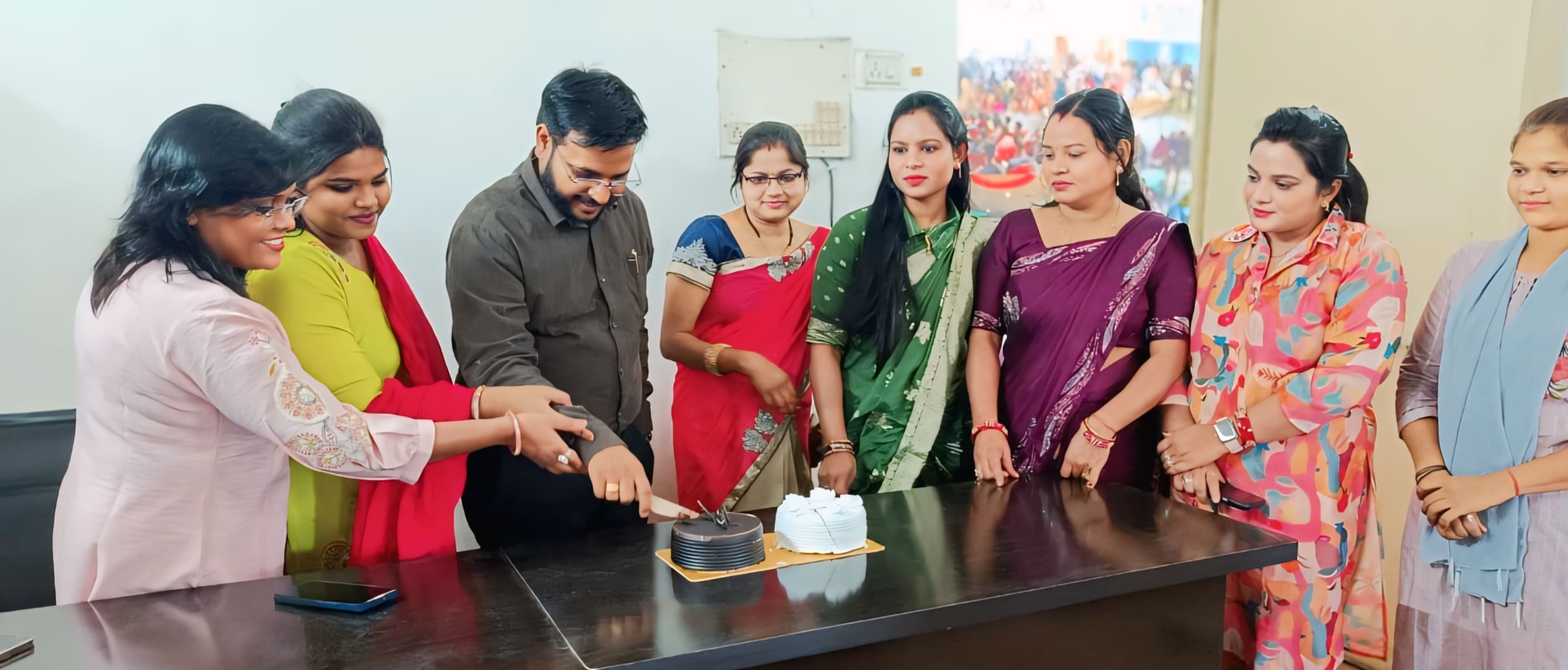 री इंडिया ने एनजीओ दिवस मनाया जरूरतमंद बच्चों को बांटी मिठाईयां री इंडिया ने एनजीओ दिवस मनाया जरूरतमंद बच्चों को बांटी मिठाईयां