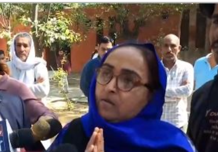 हिमानी नरवाल की मां को न्याय की उम्मीद, बोलीं - 'नहीं करूंगी अंतिम संस्कार' हिमानी नरवाल की मां को न्याय की उम्मीद, बोलीं - 'नहीं करूंगी अंतिम संस्कार'
