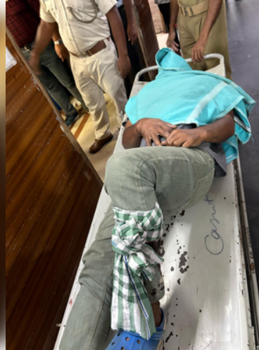 ओडिशा के संबलपुर में पुलिस मुठभेड़ में खूंखार अपराधी महेश कुमार घायल ओडिशा के संबलपुर में पुलिस मुठभेड़ में खूंखार अपराधी महेश कुमार घायल