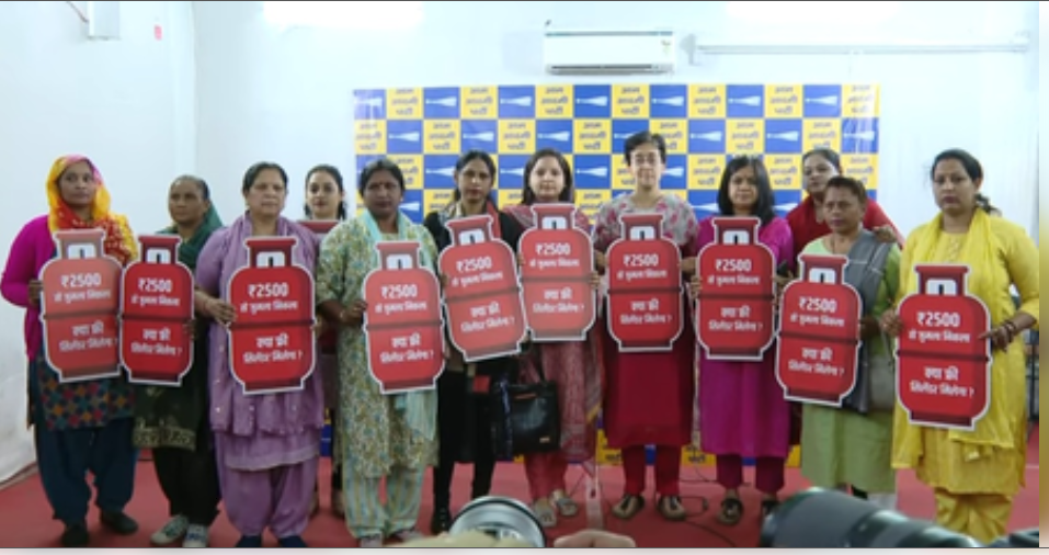 होली पर महिलाओं को मुफ्त सिलेंडर मिलेगा या फिर एक और जुमला : आतिशी होली पर महिलाओं को मुफ्त सिलेंडर मिलेगा या फिर एक और जुमला : आतिशी