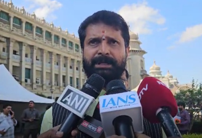 रान्या राव केस: भाजपा नेता ने कांग्रेस सरकार पर साधा निशाना, सही तरीके से जांच की मांग रान्या राव केस: भाजपा नेता ने कांग्रेस सरकार पर साधा निशाना, सही तरीके से जांच की मांग
