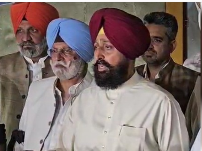 पंजाबः कांग्रेस ने राज्यपाल के अभिभाषण का किया बहिष्कार, नेता प्रतिपक्ष ने सरकार पर लगाए गंभीर आरोप पंजाबः कांग्रेस ने राज्यपाल के अभिभाषण का किया बहिष्कार, नेता प्रतिपक्ष ने सरकार पर लगाए गंभीर आरोप