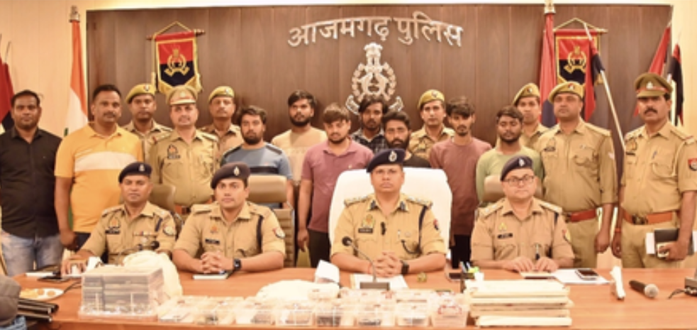 यूपी के आजमगढ़ में साइबर ठगी करने वाले सात लोग गिरफ्तार यूपी के आजमगढ़ में साइबर ठगी करने वाले सात लोग गिरफ्तार