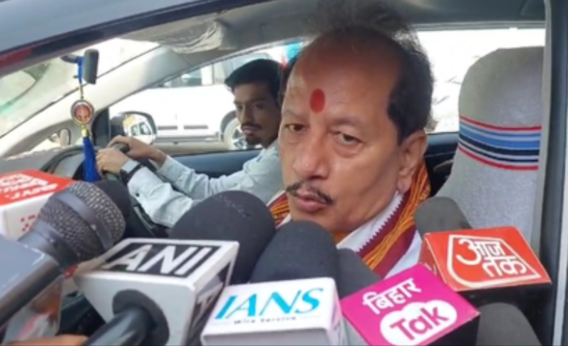 तेजस्वी के मुख्यमंत्री बनने में सबसे बड़े बाधक खुद लालू यादव : विजय सिन्हा तेजस्वी के मुख्यमंत्री बनने में सबसे बड़े बाधक खुद लालू यादव : विजय सिन्हा