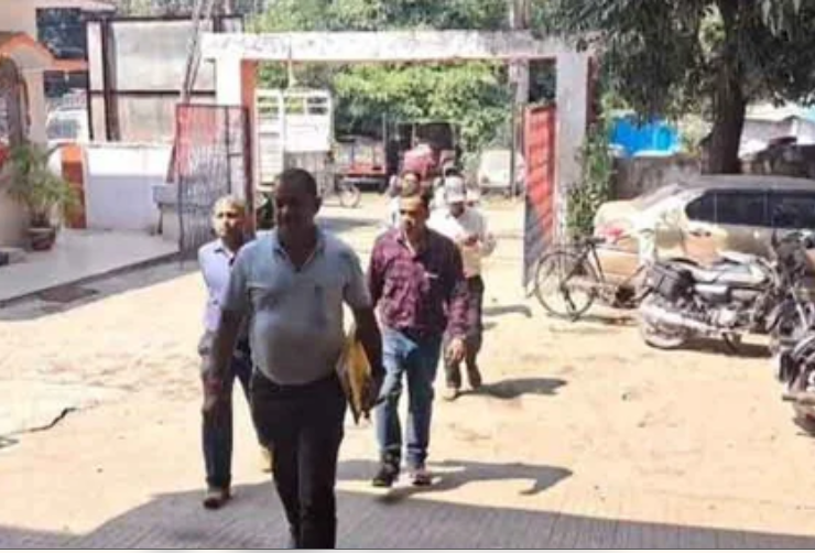 बोकारो में बैंक के रिकवरी एजेंट के घर दबिश देने पहुंची सीबीआई टीम पर हमला, तीन अधिकारी घायल बोकारो में बैंक के रिकवरी एजेंट के घर दबिश देने पहुंची सीबीआई टीम पर हमला, तीन अधिकारी घायल