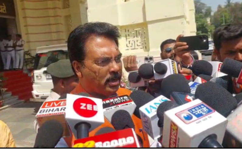 मुख्य अभियंता के ठिकानों पर ईडी की छापेमारी पर मंत्री संजय सरावगी ने कहा, 'भ्रष्टाचार पर सरकार की जीरो टॉलरेंस नीति' मुख्य अभियंता के ठिकानों पर ईडी की छापेमारी पर मंत्री संजय सरावगी ने कहा, 'भ्रष्टाचार पर सरकार की जीरो टॉलरेंस नीति'