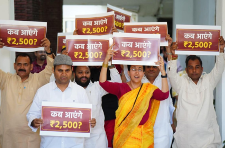 महिला समृद्धि योजना को लेकर पूछा सवाल तो किया सदन से बाहर : आतिशी महिला समृद्धि योजना को लेकर पूछा सवाल तो किया सदन से बाहर : आतिशी