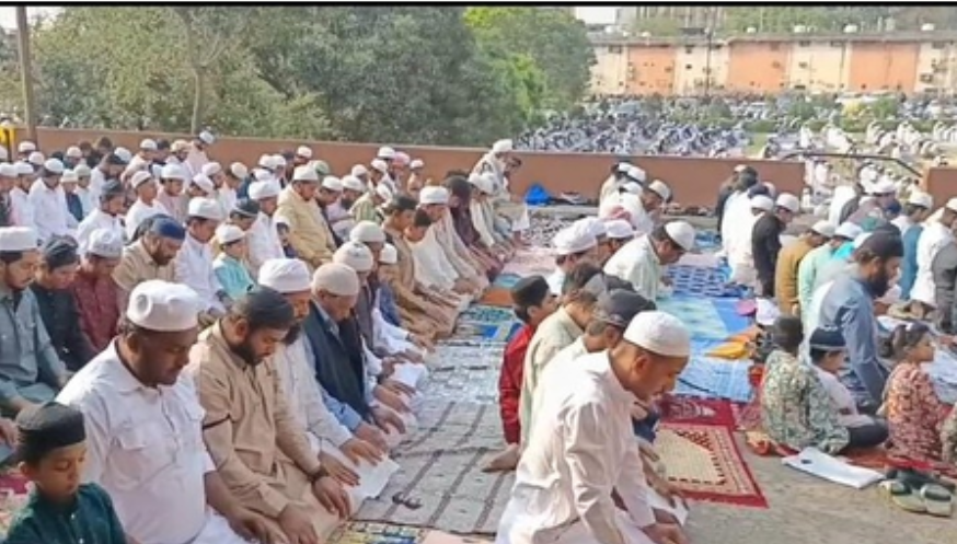 मध्य प्रदेश में उत्साह और उमंग के साथ मनाई जा रही है ईद मध्य प्रदेश में उत्साह और उमंग के साथ मनाई जा रही है ईद