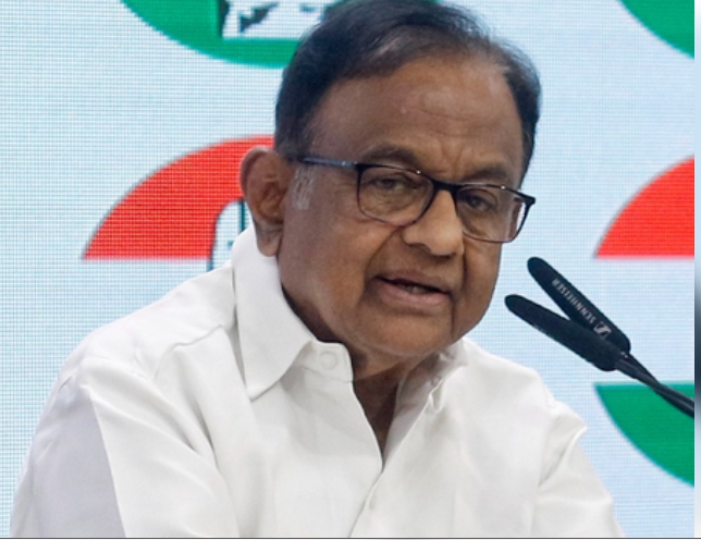 कांग्रेस की बैठक में चिदंबरम हुए बेहोश, तो पीएम मोदी ने स्वास्थ्य मंत्री को ‘उत्तम चिकित्सा’ मुहैया कराने का दिया निर्देश 