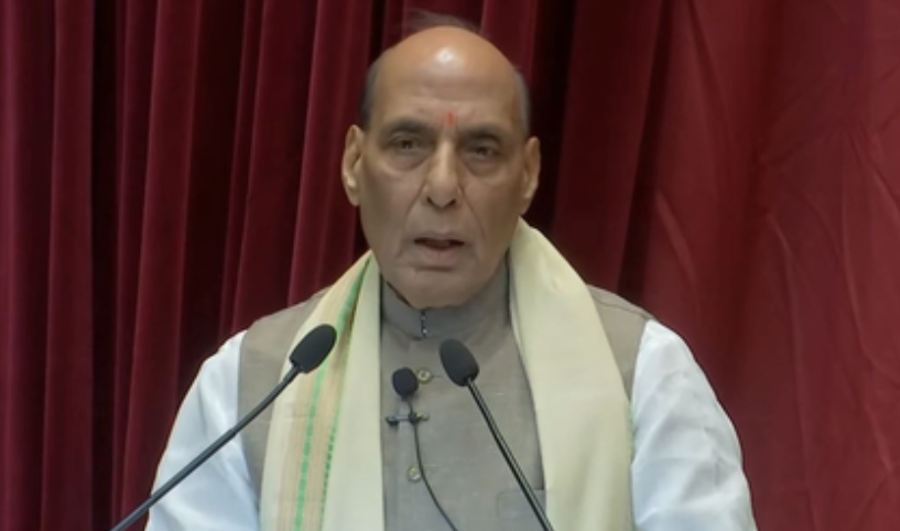 राजनाथ सिंह ने कुन्नूर में शहीद सैनिकों को दी श्रद्धांजलि, युवा अधिकारियों को दी बधाई राजनाथ सिंह ने कुन्नूर में शहीद सैनिकों को दी श्रद्धांजलि, युवा अधिकारियों को दी बधाई
