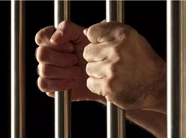 असम: पटरी पर लेटकर अपने ऊपर से गुजरती ट्रेन का वीडियो अपलोड करने के आरोप में व्यक्ति गिरफ्तार