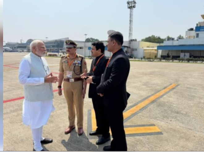 पीएम मोदी पहुंचे वाराणसी, दुष्कर्म की घटना की ली जानकारी 