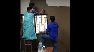 डीयू के कॉलेज की प्राचार्य ने कक्षा की दीवारों पर गाय के गोबर का लेप लगाया; कहा: यह शोध का हिस्सा है डीयू के कॉलेज की प्राचार्य ने कक्षा की दीवारों पर गाय के गोबर का लेप लगाया; कहा: यह शोध का हिस्सा है