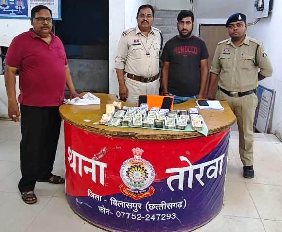 आईपीएल सट्टा : खाईवाल गिरफ्तार, 8.88 लाख रुपये नगद, बाइक और मोबाइल जब्त आईपीएल सट्टा : खाईवाल गिरफ्तार, 8.88 लाख रुपये नगद, बाइक और मोबाइल जब्त