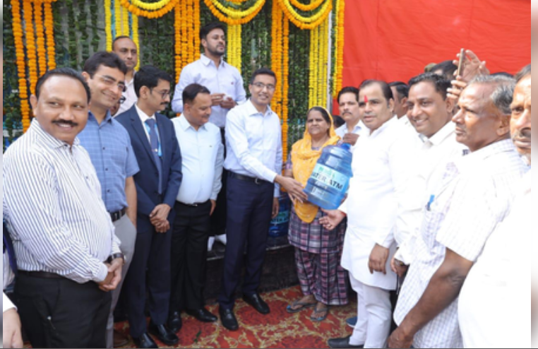 नोएडा स्थापना दिवस के अवसर पर जल विभाग ने जनता को समर्पित किया मुफ्त वाटर एटीएम 