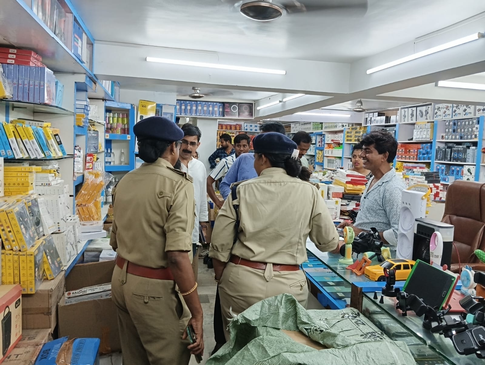 बाल श्रम के खिलाफ रवि भवन में बड़ी कार्रवाई, 6 छुड़ाए गए बाल श्रम के खिलाफ रवि भवन में बड़ी कार्रवाई, 6 छुड़ाए गए