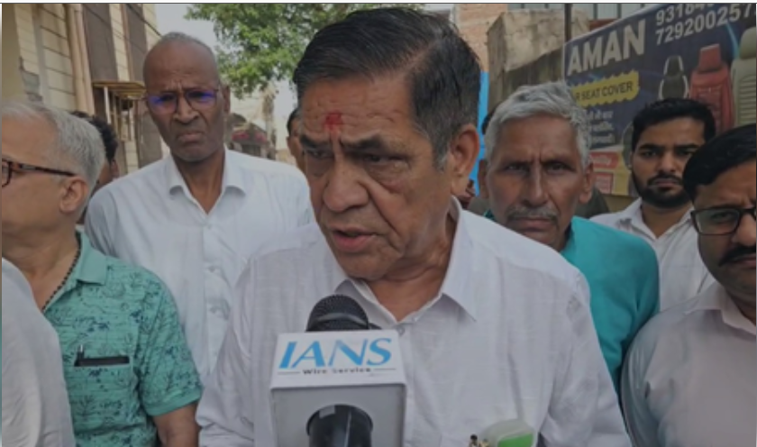 मुस्तफाबाद में इमारत ढहने से चार की मौत, दिल्ली विधानसभा के उपाध्यक्ष मोहन सिंह बिष्ट ने अवैध निर्माण पर उठाए सवाल 