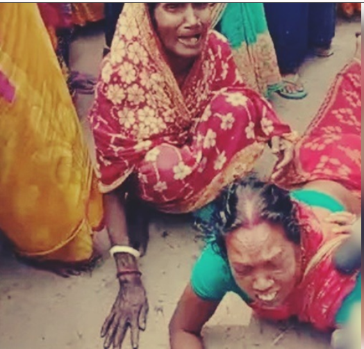 'हम इस तरह नहीं जी सकते', दंगा प्रभावित मुर्शिदाबाद में एनसीडब्ल्यू अध्यक्ष के सामने रो पड़ीं महिलाएं