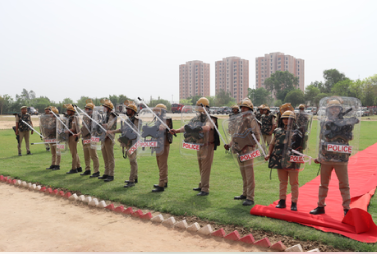गौतमबुद्धनगर पुलिस ने दंगा नियंत्रण और आपात स्थितियों से निपटने की तैयारियों का किया प्रदर्शन