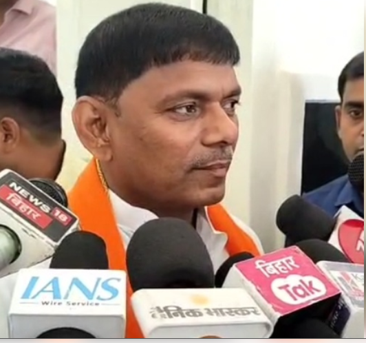 बिहार के मंत्री ने की पश्चिम बंगाल में राष्ट्रपति शासन लगाने की मांग 
