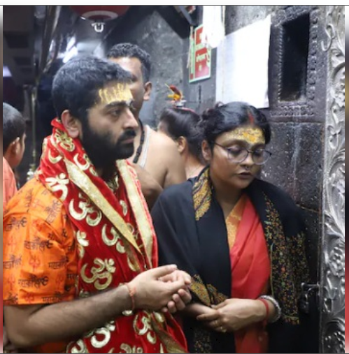 महाकाल के दर्शन को पत्नी संग उज्जैन पहुंचे अरिजीत सिंह, भस्म आरती में हुए शामिल 