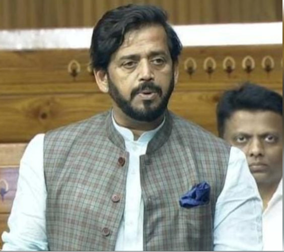 सांसद रवि किशन ने खत्म की 'सांसद प्रतिनिधि संस्कृति' 